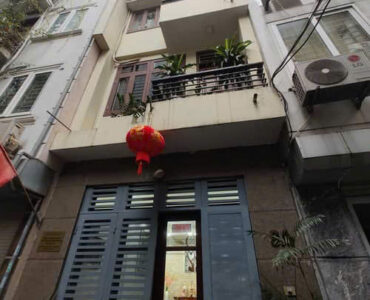 Bán nhà đường Nguyễn Văn Cừ, Long Biên