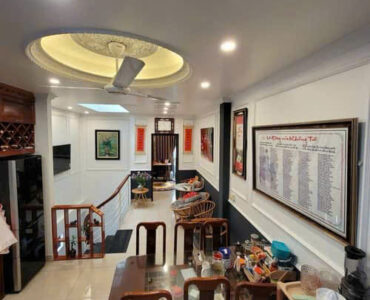 Bán nhà phố Trạm, Long Biên