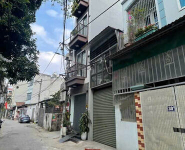 bán nhà bát khối long biên