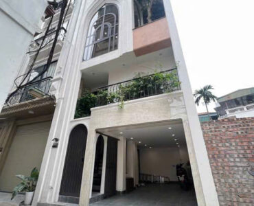 Bán nhà phố Trạm