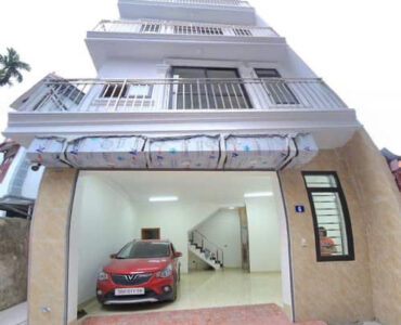Bán nhà Lệ Mật, Việt Hưng