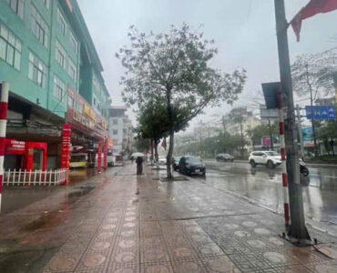 Bán nhà mặt phố Ngô Gia Tự