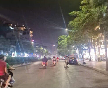 Bán nhà mặt phố Nguyễn Văn Cừ, Gia Thụy