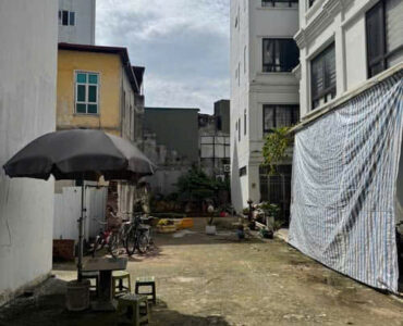 đất mặt phố Trường Lâm