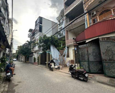 nhà mặt ngõ phố Hoa Lâm