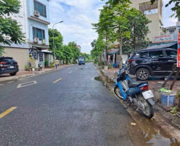 nhà mặt phố Hoa Động