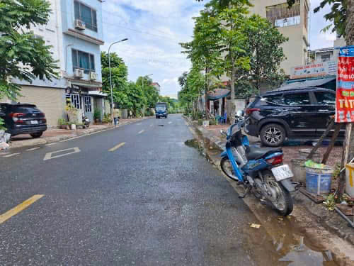 nhà mặt phố Hoa Động