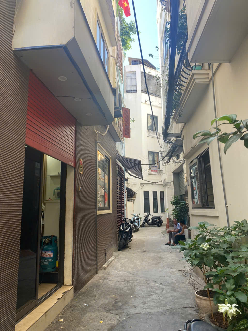 Nhà dân xây lô góc Ngọc Lâm