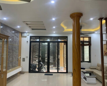 nhà đẹp lô góc Nguyễn Văn Linh