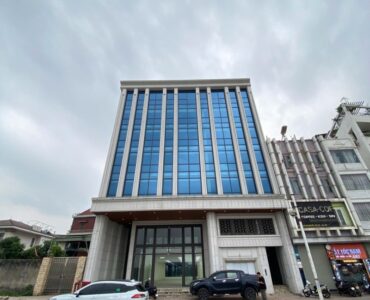 tòa nhà mặt phố Hồng Tiến