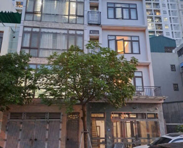 nhà mặt phố Phúc Lợi