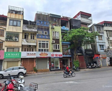nhà mặt phố Long Biên 2